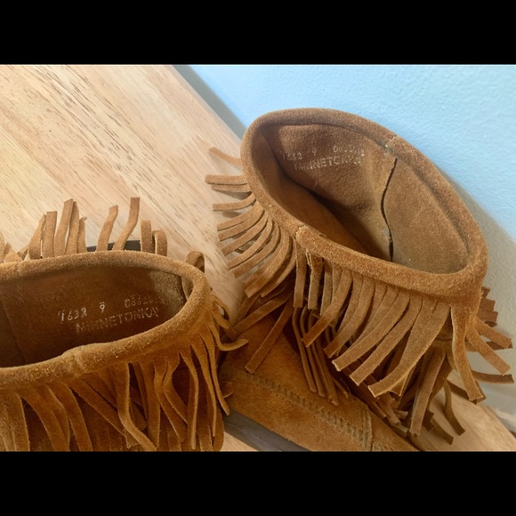 Minnetonka Fringe Boots - Calf length Brown Suede - Picture 6 of 7